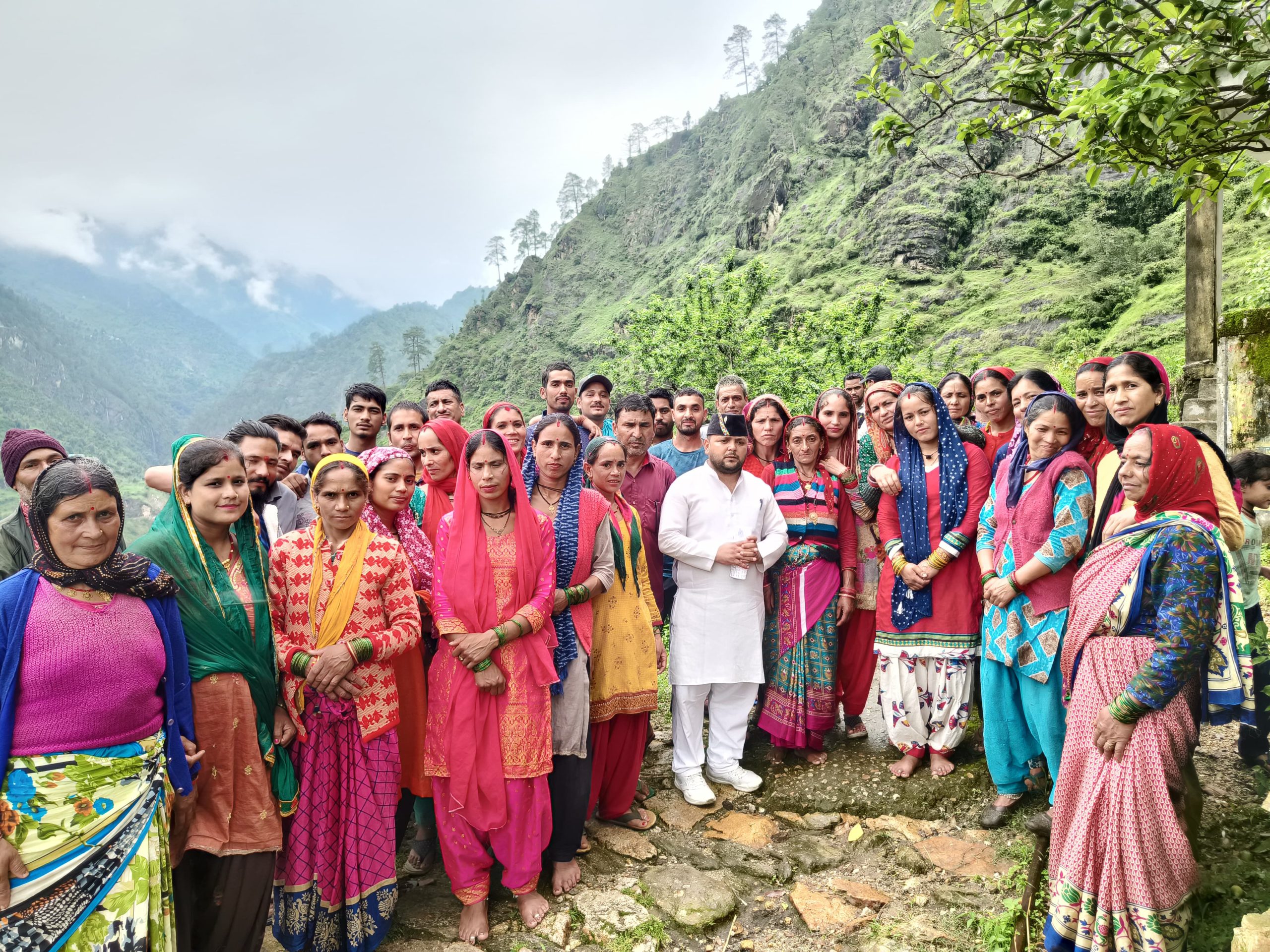 कालीमठ घाटी के दूरस्थ क्षेत्र स्यांसु गढ़ के ग्रामीणों ने की सड़क की मांग