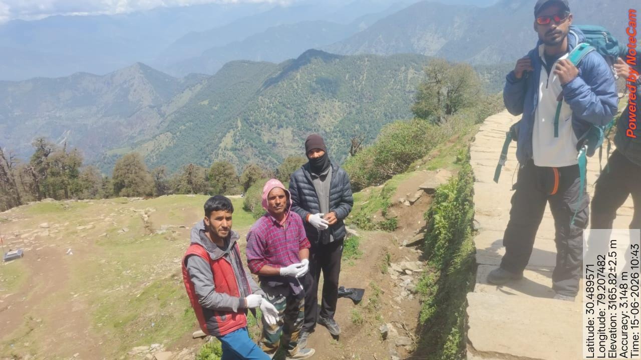 तुंगनाथ धाम में घोड़ा-खच्चर यूनियन ने चलाया स्वच्छता अभियान, ग्राम पंचायत उषाडा ने की सराहना