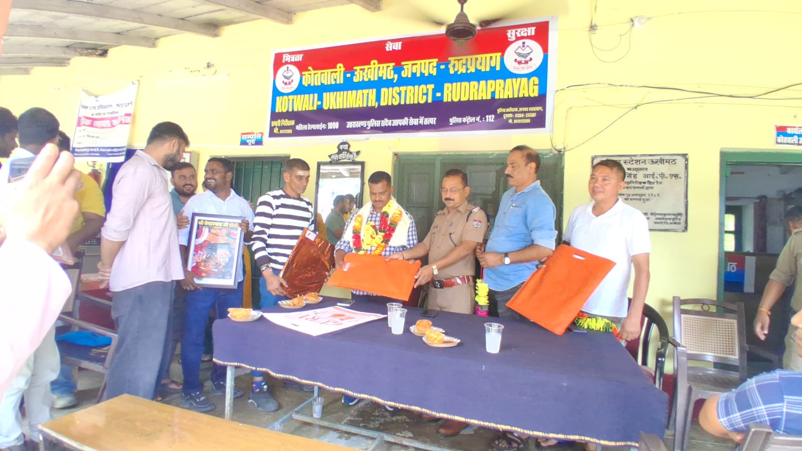 रुद्रप्रयाग में 18 साल तक निष्ठा की मिसाल बने कांस्टेबल पंकज आर्या का देहरादून स्थानांतरण: ऊखीमठ में भावुक हुई जनता और जनप्रतिनिधियों ने नम आंखों से दी विदाई