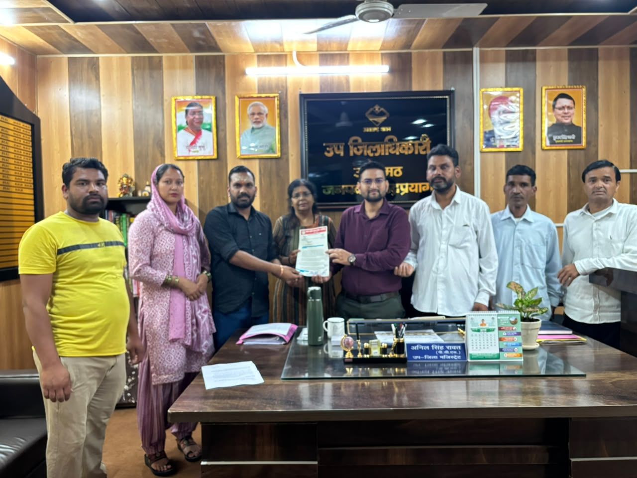 ओंकारेश्वर मंदिर के कोठा भवन जीर्णोद्धार में देरी पर व्यापार मंडल ने सीएम को भेजा ज्ञापन