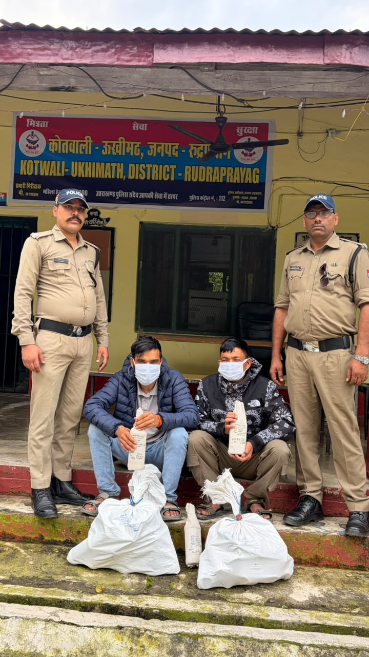अवैध शराब के साथ दो नेपाली अभियुक्तों को कोतवाली ऊखीमठ पुलिस ने किया गिरफ्तार।